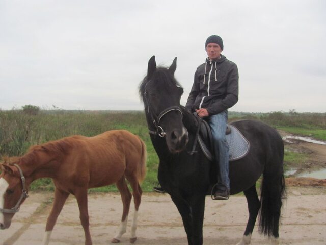 впервые сел на лошадь! )))
